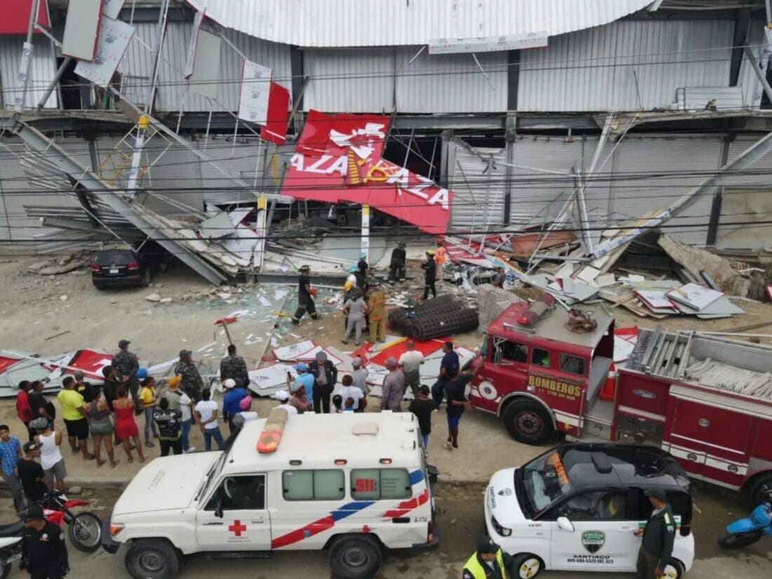 Un local comercial se derrumba en Santiago