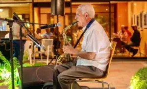 Maestro Juan Colón analiza el saxo como parte de merengue