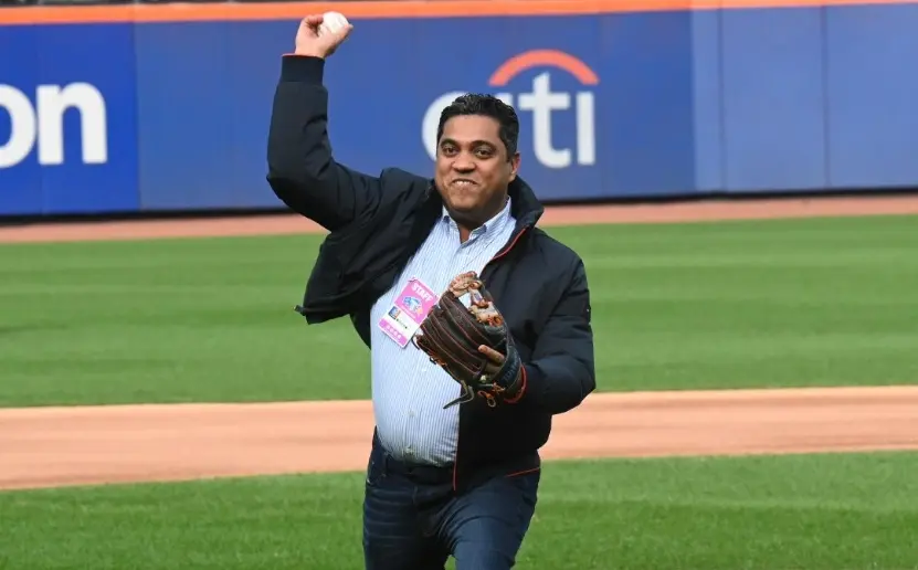 Ministro Cruz hace pitcheo honor en repleto estadio Mets