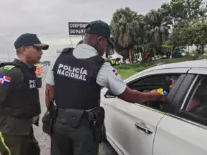 Unos 45 conductores dieron positivo a prueba de alcoholímetro en autopista Duarte y Las Américas