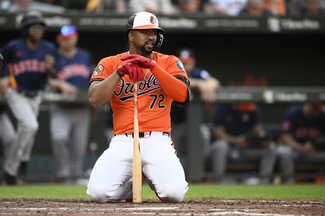 Orioles declinan opción para el 2025 del dominicano Eloy Jiménez