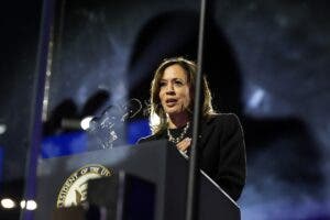 Harris dice a Trump que trabajará para una “transición pacífica”, en contraste con 2020