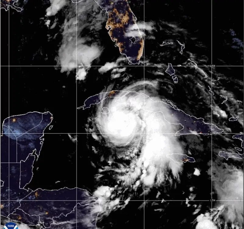 Rafael se intensifica a huracán categoría 1 mientras avanza hacia Cuba