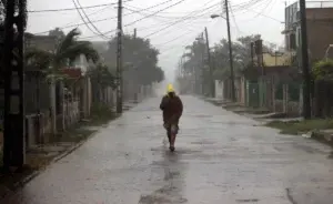 El huracán Rafael cruza el oeste de Cuba como categoría 3 y provoca un nuevo apagón total