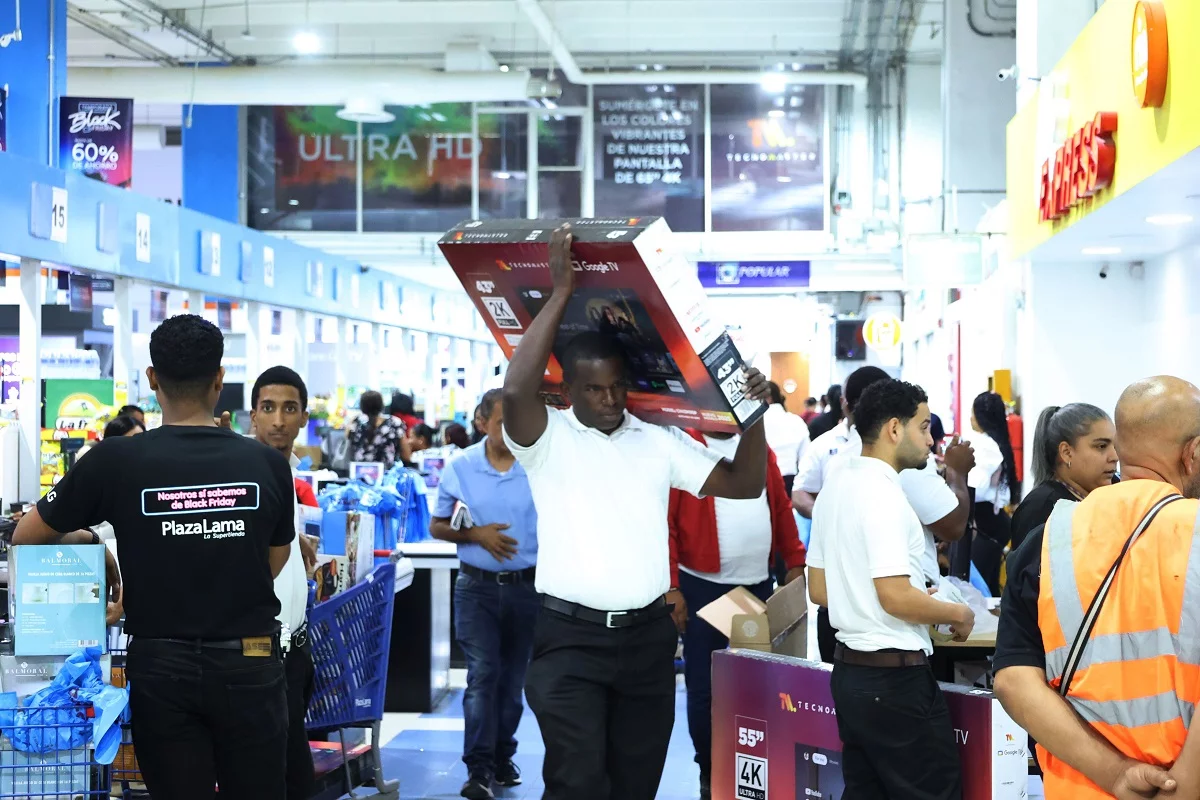 El Comercio se reactiva con las ofertas del Viernes Negro, foto: Elieser Tapia