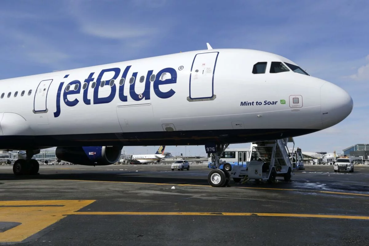 Avión de JetBlue también fue tiroteado desde tierra en Puerto Príncipe