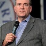 Donald Trump nomina al exgobernador Mike Huckabee como embajador ante Israel