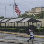 La tormenta Rafael se convierte en un huracán en su ruta a las Islas Caimán y Cuba