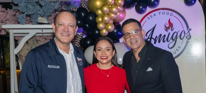 Alcalde de Santiago, Ulises Rodríguez, junto a Onasis y Raymond Genao.