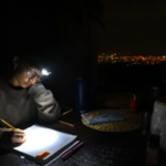 «Es como volver al siglo XVIII»: apagones que tienen a Ecuador 12 horas sin luz