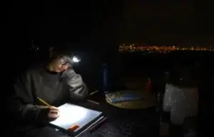 «Es como volver al siglo XVIII»: apagones que tienen a Ecuador 12 horas sin luz