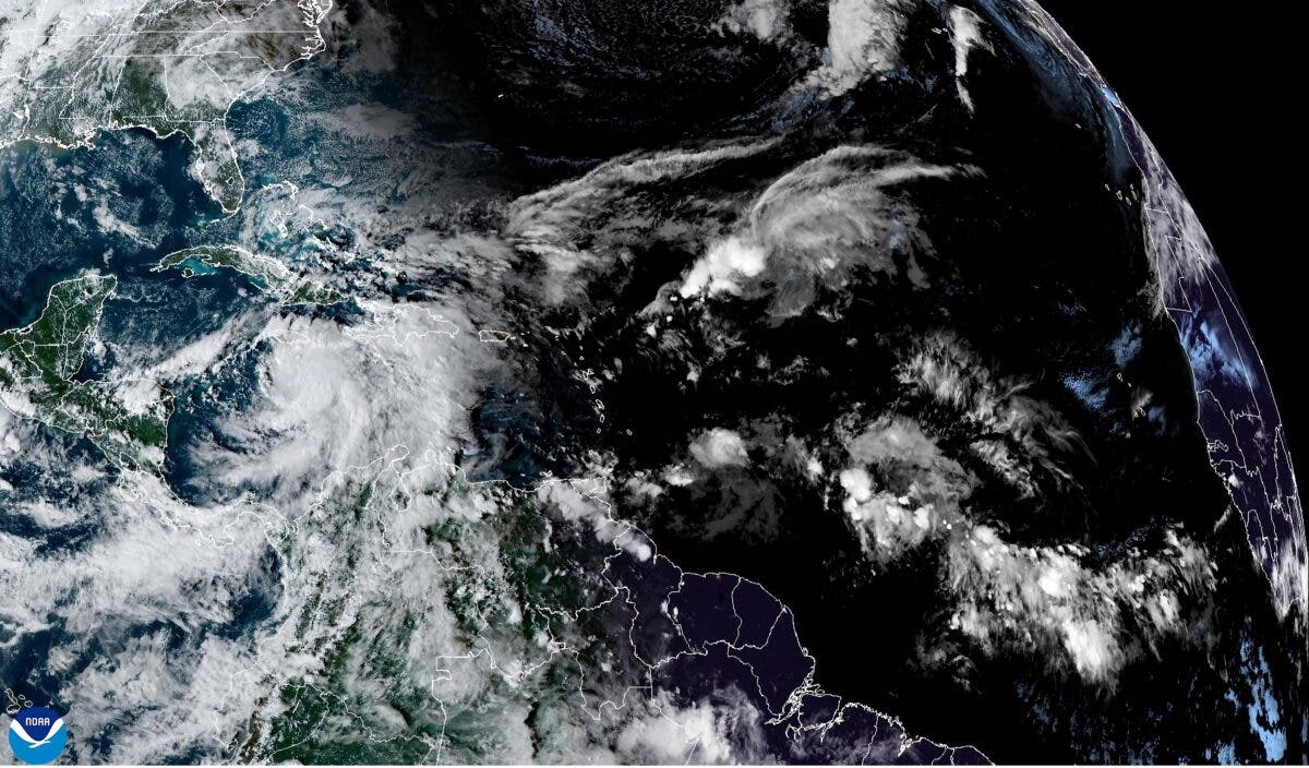 República Dominicana, “muy pendiente” a la evolución de la tormenta tropical Rafael