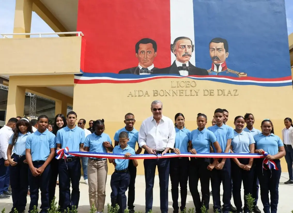 Abinader inaugura centros educativos en Pantoja y Pedro Brand