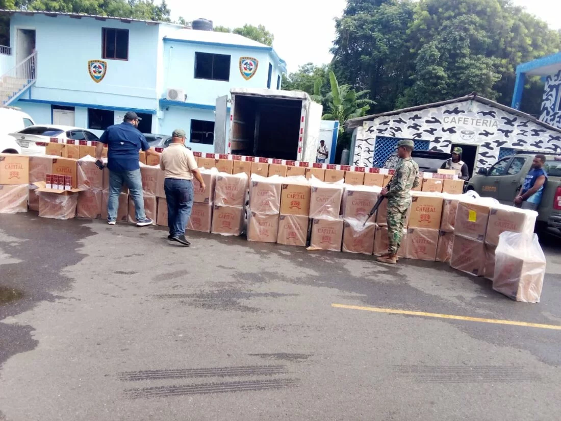 Ejército decomisa camión cargado de cigarrillos de contrabando en Puerto Plata