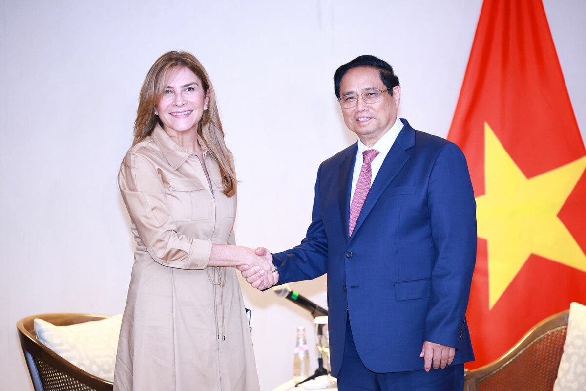 La alcaldesa Carolina Mejía, y el primer ministro de Vietnam, Pham Minh Chính. Fuente externa