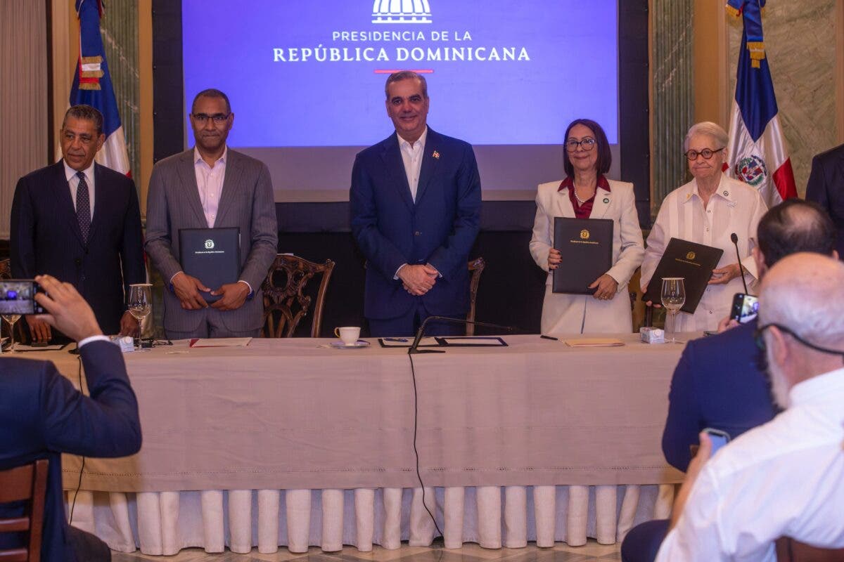 El presidente Luis Abinader encabezó la firma del acuerdo. Fuente externa