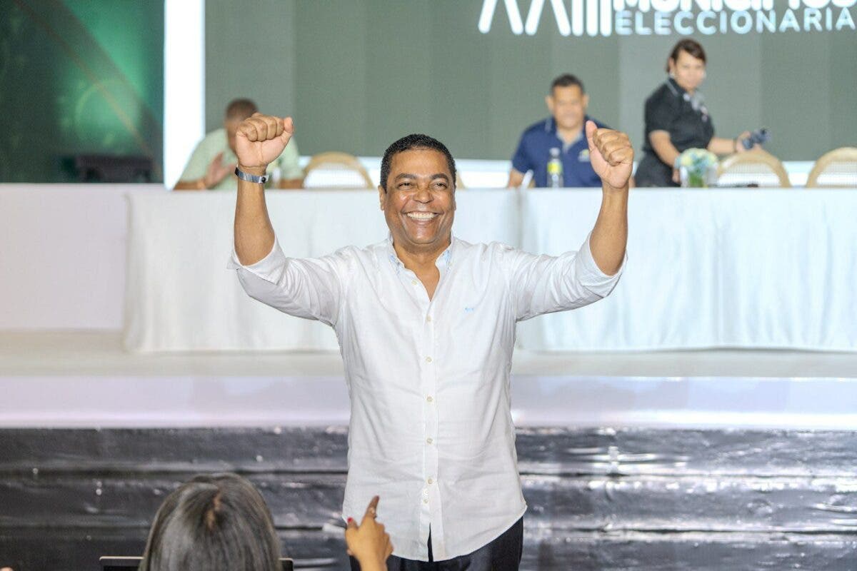 Ratifican a Víctor D´Aza de manera unánime como secretario general de Liga Municipal