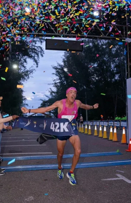 Alvaro Abreu y Soranyi Rodríguez conquistan Maratón Monumental Primer Santiago de América