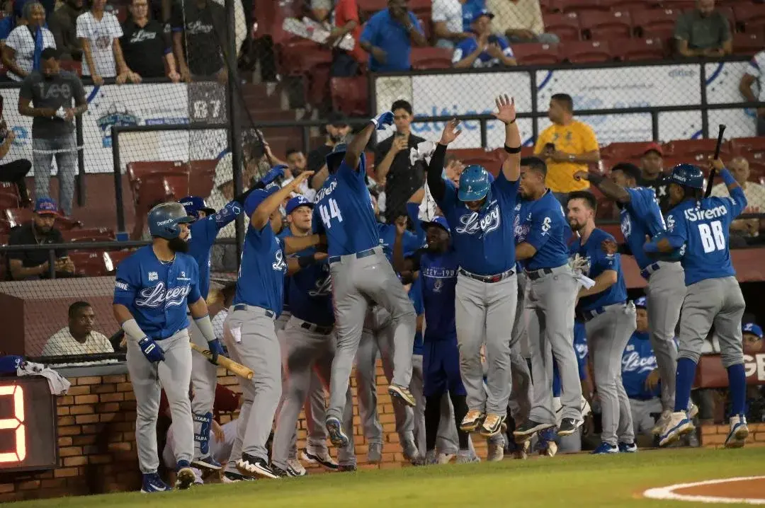 Liz y Aquino brillan; Licey blanquea a Gigantes