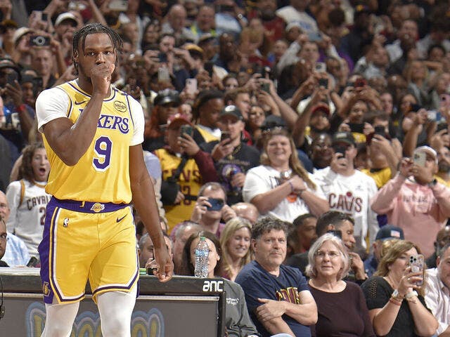 Bronny: Fue especial anotar mis primeros puntos de la NBA en Cleveland