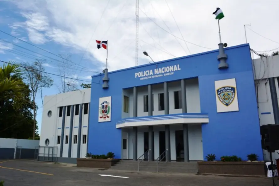 Se entrega uno de los profesores acusados de violar estudiante en San Pedro de Macorís