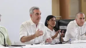 Abinader se reúne con comunitarios de Nagua y escucha sus demandas