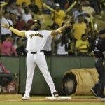 Águilas avasallan a Leones y empatan en tercera posición con el Licey