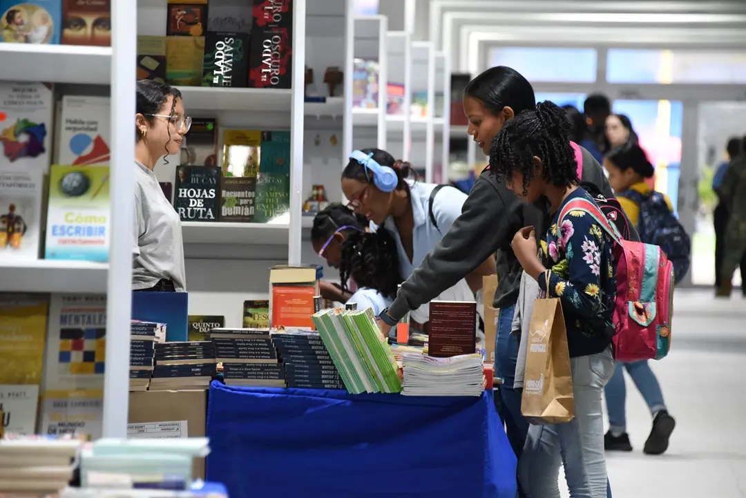 Feria del Libro inicia la semana con una programación que celebra la literatura y el arte