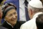 El papa visita a la histórica líder radical Emma Bonino en su casa en el centro de Roma