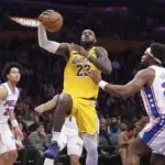 LeBron consigue su triple-doble número 114 en la victoria de los Lakers por sobre los 76ers