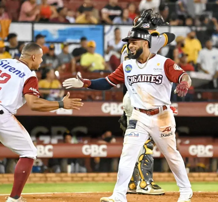 Gigantes suben al cuarto empujados por jonrón de Leury García