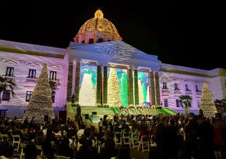 Primera dama da la bienvenida a la Navidad con encendido del árbol navideño en Palacio Nacional