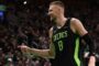 Celtics arman fiesta con vuelta de Porzingis y paliza a Clippers