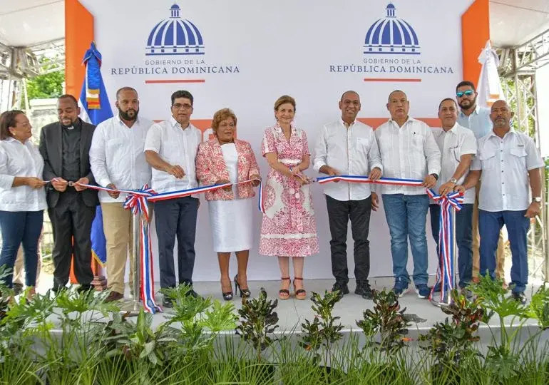 Raquel Peña encabeza acto inaugural de asfaltado de 82 calles en el sector Cachón de la Rubia