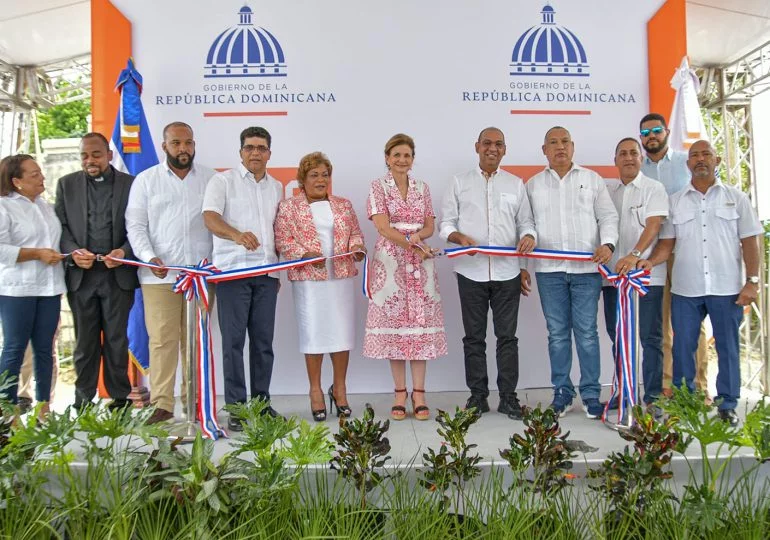 Raquel Peña encabeza acto inaugural de asfaltado de 82 calles en el sector Cachón de la Rubia