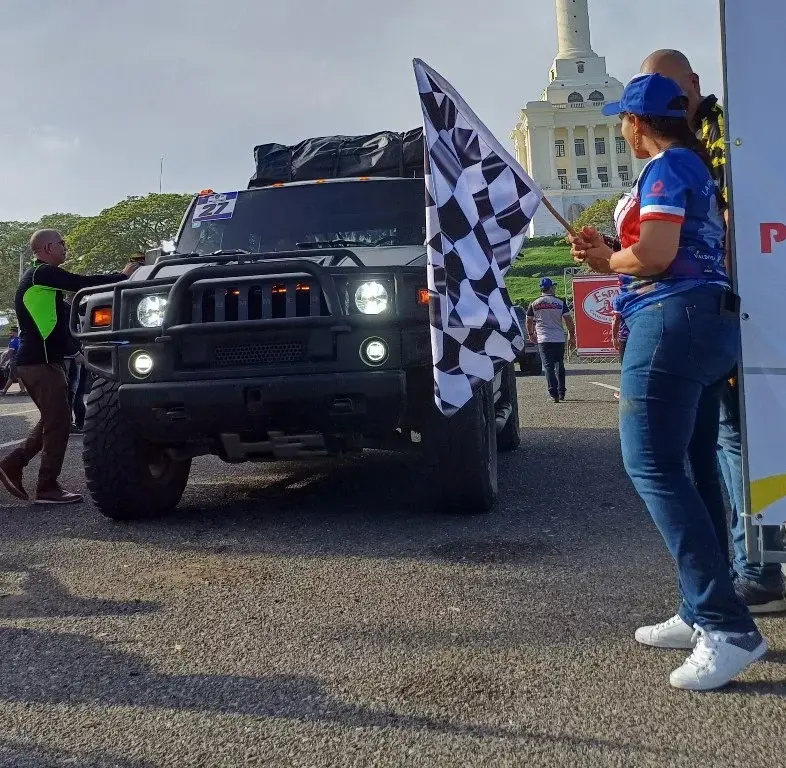 Realizan rally en honor a la mujer y la familia