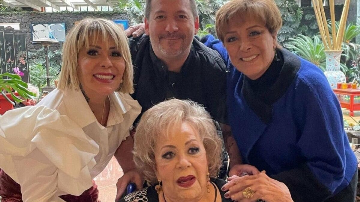 Silvia Pinal fue la madre de la también actriz, Sylvia Pasquel; de la cantante, Alejandro Guzmán, y de Luis Enrique. Fuente externa