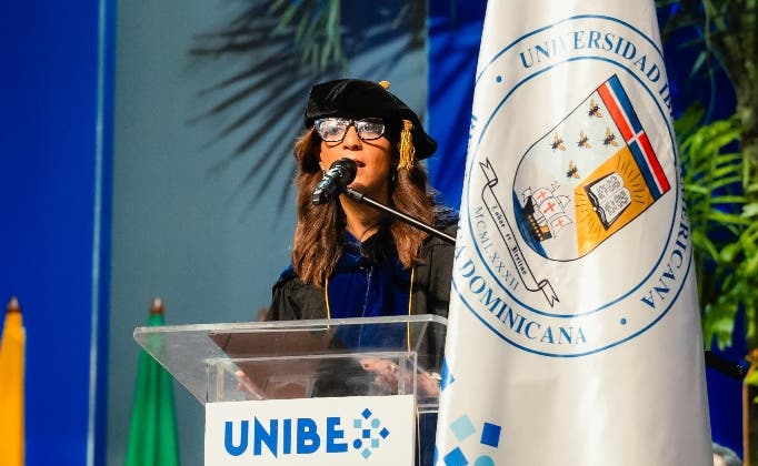 Unibe celebra  graduación de 433 nuevos profesionales