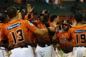 Toros ganan segundo partido para dividir doble cartelera ante Leones