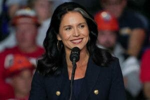 Trump propone a la excongresista demócrata Gabbard como directora de Inteligencia Nacional