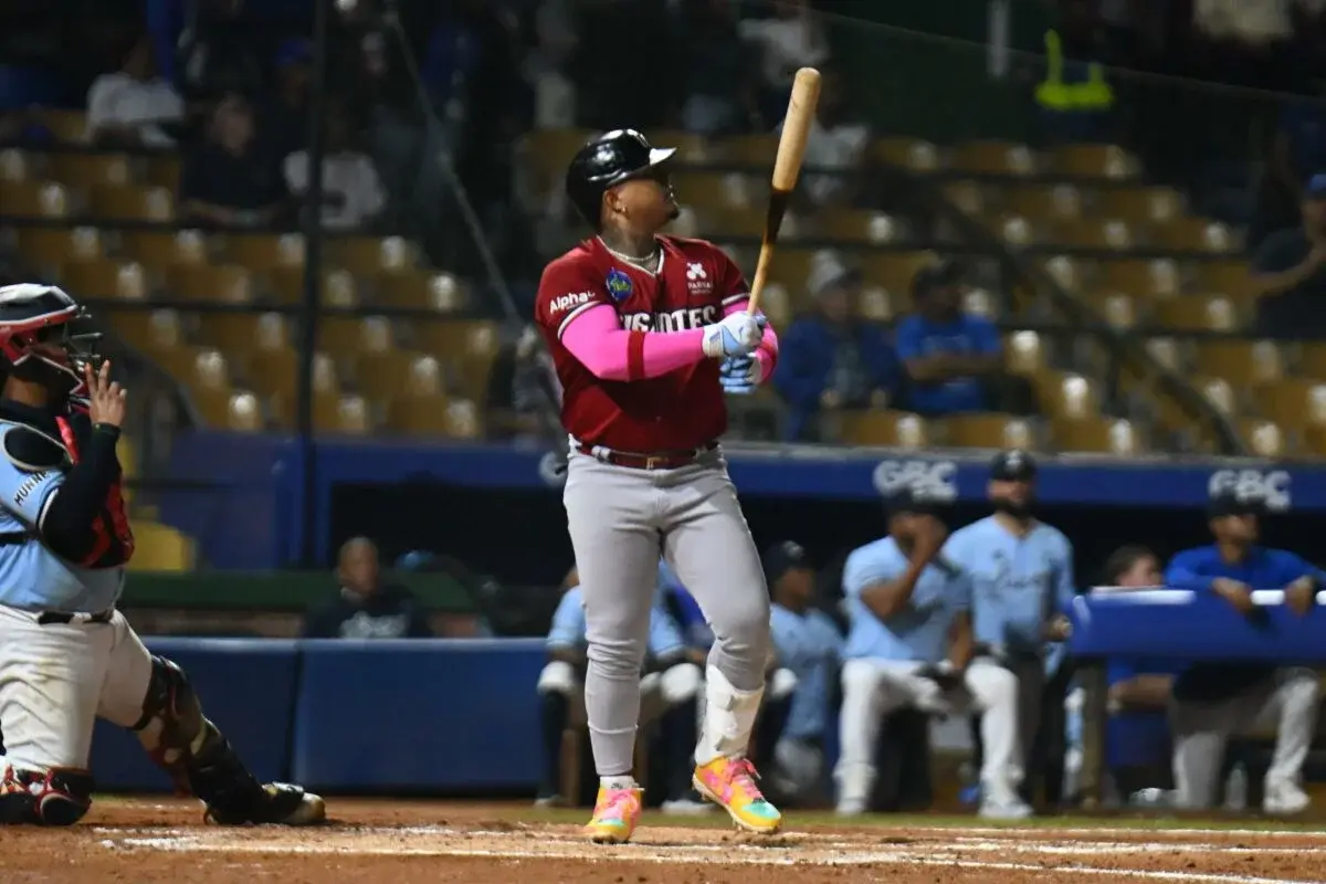 Yermín dispara jonrón y doble en victoria de Gigantes sobre Licey