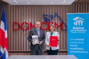 DOMICEM y Hábitat para la Humanidad impulsan desarrollo económico en San Cristóbal mediante inversión social