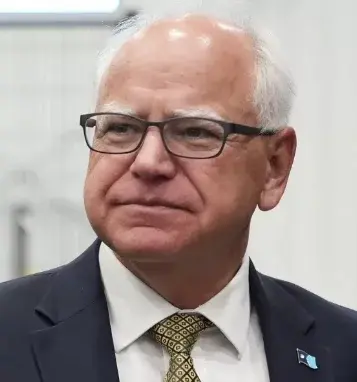 Tim Walz reaparece después de perder