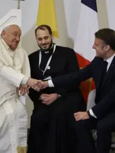 Macron habla de Siria y Ucrania con el papa