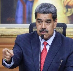 Maduro dice opositor viola su derecho de asilo en España