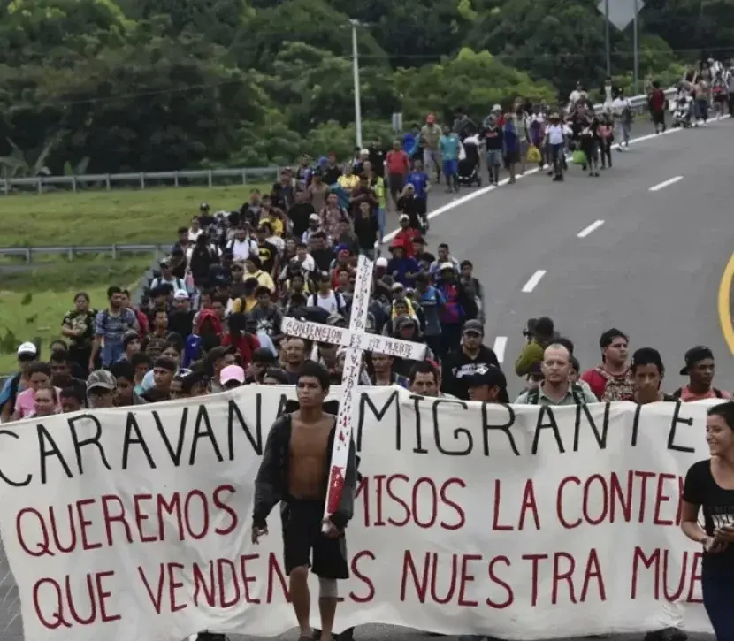 Gran caravana va hacia la frontera sur de México