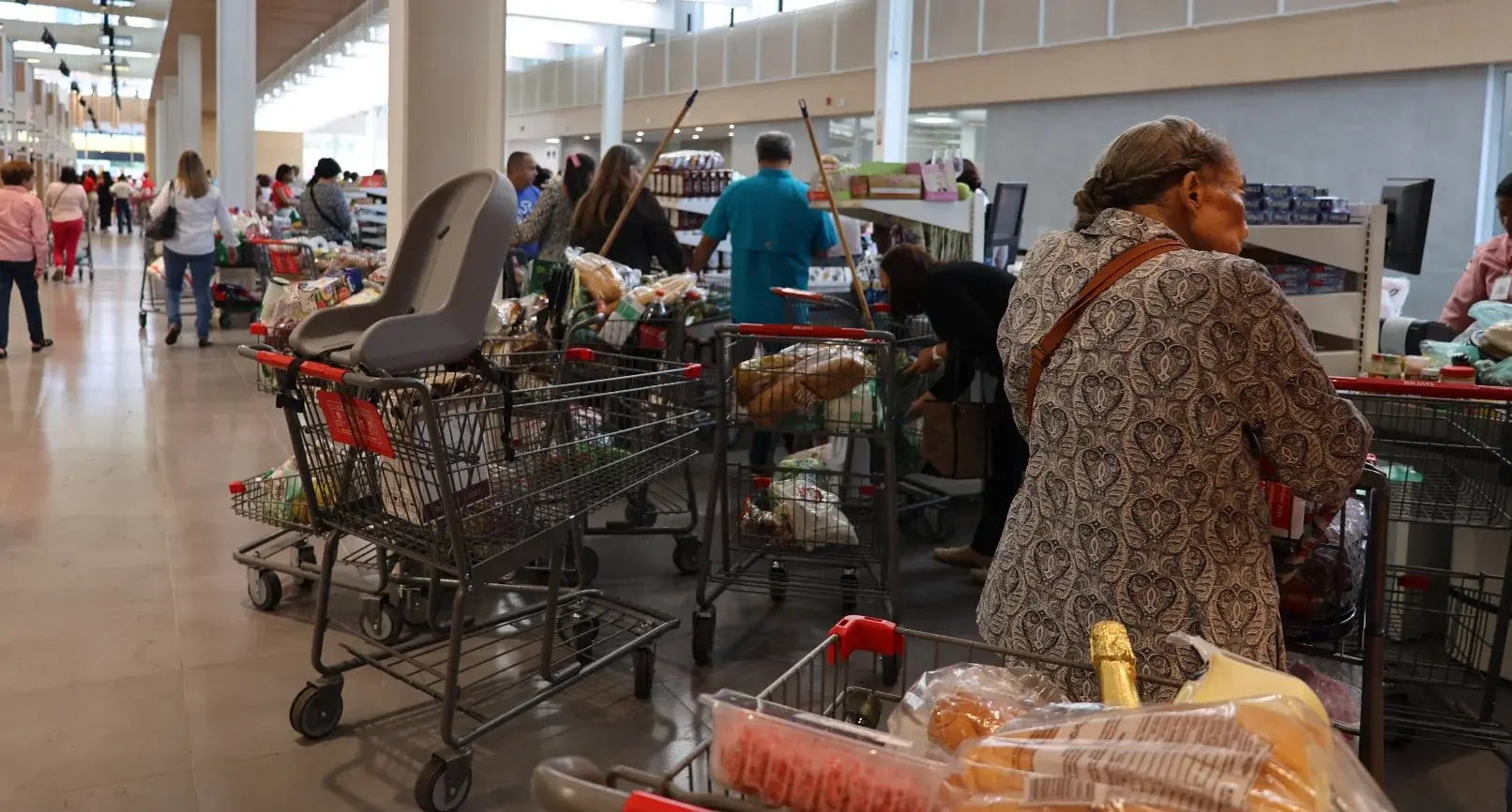 Alzas alimentos elevan más la cena de la Navidad