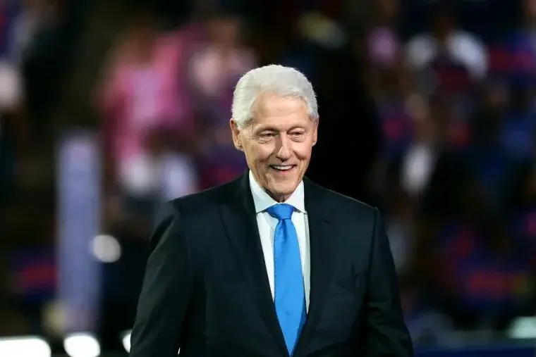 El expresidente Bill Clinton fue hospitalizado en Washington tras “desarrollar fiebre»