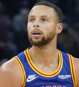 Curry, sin preocupación por dolor en rodillas