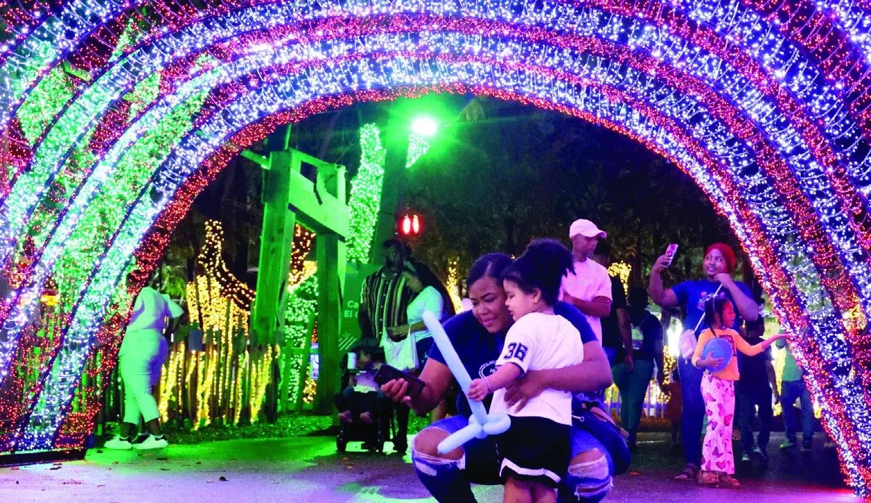 Villa Navidad, entre sus luces y colores, atrae a miles de visitantes